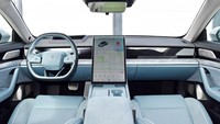 Neta S Wagon mengadopsi layar berorientasi potret besar 17,6 inci, yang merupakan salah satu yang terbesar di kelasnya. Fitur lain dari konsol tengah adalah head-up display 49 inci. Neta S juga menawarkan kursi berpemanas, berventilasi, dan memijat, lemari es 6.5L, dan sistem Neta Sound. Foto: Neta