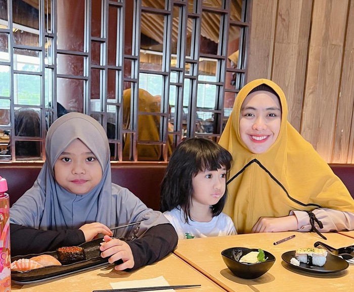 Oki Setiana Dewi Oki Setiana Dewi