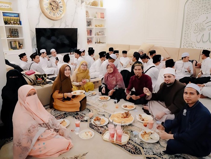 Oki Setiana Dewi Oki Setiana Dewi