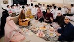 Serunya Oki Setiana Dewi Makan Ayam Goreng hingga Sushi Bareng Keluarga