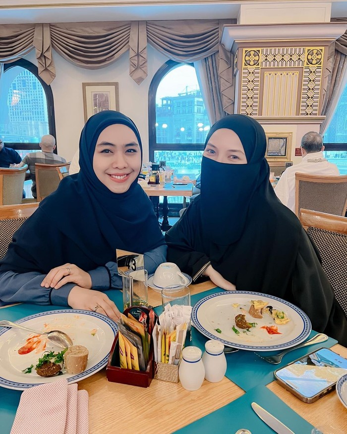 Oki Setiana Dewi Oki Setiana Dewi