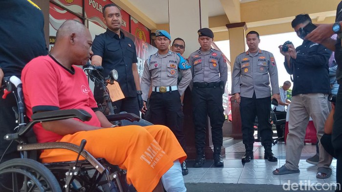 Pelaku penembakan di Wedi, Klaten, yakni T alias Gatrul (48) ditempak polisi saat penangkapan.