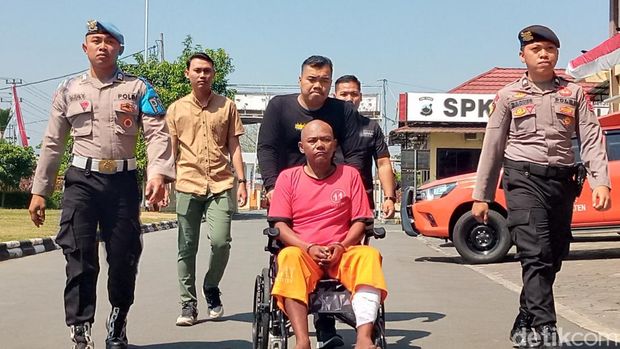 Pelaku penembakan di Wedi, Klaten, yakni T alias Gatrul (48) ditempak polisi saat penangkapan.
