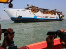 Penampakan KM Kirana I Pascakebakaran di Perairan Semarang