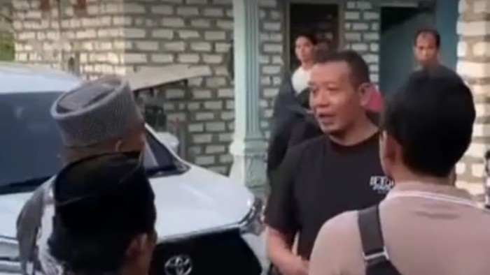 Penggerebekan pabrik rokok  di Pamekasan