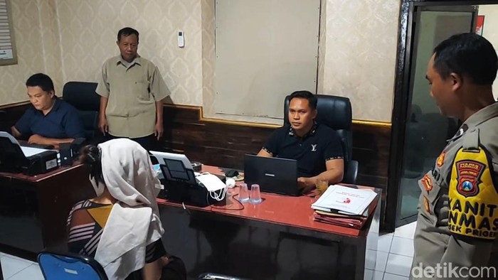 Perempuan tusuk kekasihnya di Tretes Pasuruan