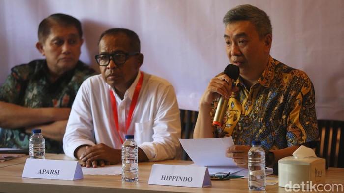 HIPPINDO menolak aturan larangan penjualan rokok dalam radius 200 meter dari pusat pendidikan dan tempat bermain. Hal itu disampaikan dalam jumpa pers di Jakarta.