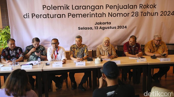 Peritel Protes Larangan Jual Rokok Radius 200 Meter dari Sekolah HIPPINDO menolak aturan larangan penjualan rokok dalam radius 200 meter dari pusat pendidikan dan tempat bermain. Hal itu disampaikan dalam jumpa pers di Jakarta.