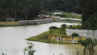 Khusus untuk air, sumber utama berasal dari Sungai Sepaku yang kemudian diolah di Instalasi Pengolahan Air (IPA) Sepaku. Melalui Sistem Penyediaan Air Minum (SPAM) Sepaku, air bersih tersebut dipompa dari IPA Sepaku berkapasitas 300 liter per detik menuju reservoir (bak penampungan air) 2 x 6000 meter kubik sejauh 16 kilometer dan didistribusikan ke IKN.