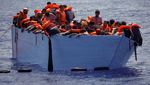 Potret 44 Migran Terombang-ambing di Laut Mediterania