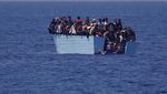 Potret 44 Migran Terombang-ambing di Laut Mediterania