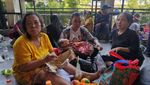 Potret Stasiun Manggarai Dipenuhi Pengungsi Korban Kebakaran