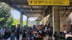 Potret Stasiun Manggarai Dipenuhi Pengungsi Korban Kebakaran