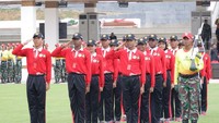 Mereka mendarat di Kota Balikpapan, Kalimantan Timur dan melaksanakan penyesuaian. Sehari kemudian, tepatnya pada Sabtu (10/8/2024) 76 calon Paskibraka nasional 2024 mengiring kirab Bendera Pusaka dari Monumen Nasional (Monas), Jakarta ke IKN. Foto: Humas BPIP RI