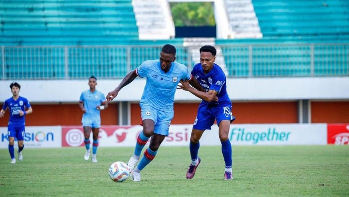 Striker asing Evandro Brandao saat masih memperkuat RANS Nusantara FC. Musim ini ia direkrut PSIS Semarang menggantikan Sudi Abdallah yang dibekap cedera. Foto diunggah Selasa (13/8/2024)