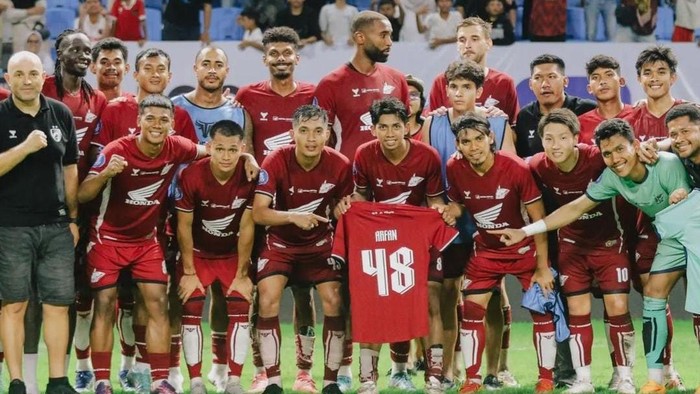 PSM Makassar merayakan kemenangan atas Persis Solo di Stadion Batakan pada laga perdana Liga 1 2024/2025.