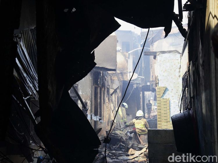 Potret Puing-puing Kebakaran Manggarai