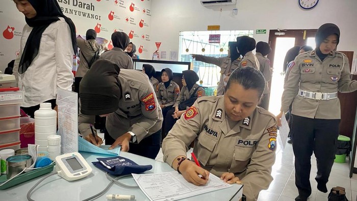 Puluhan polwan Polresta Banyuwangi donor darah