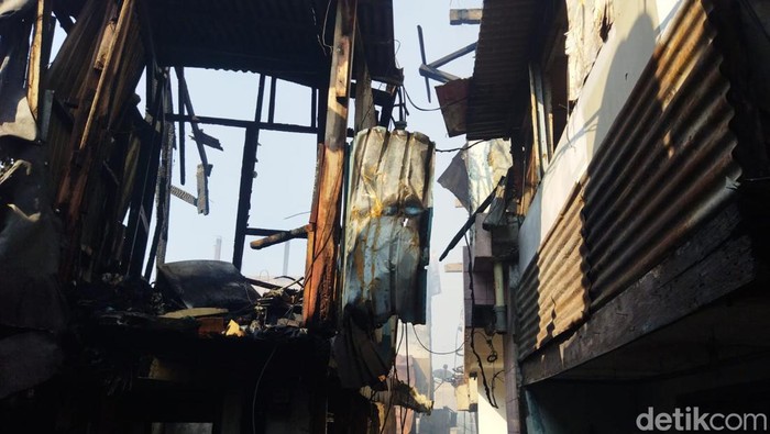 Rumah-rumah warga di Manggarai, Jakarta Selatan, terbakar.