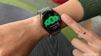 Galaxy Watch 7 bisa dipakai tracking lebih dari 100 jenis olahraga. Foto: Virgina Maulita Putri/detikINET