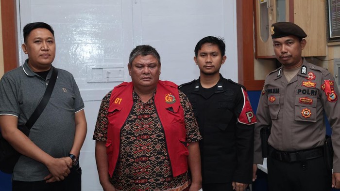 Kades Lamantu berinisial T di Kabupaten Kepulauan Selayar, Sulawesi Selatan (Sulsel), ditetapkan sebagai tersangka korupsi Dana Desa yang merugikan negara Rp 1,228 miliar.