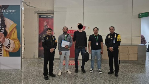 Seorang warga Jerman berinsial CP diusir alias dideportasi melalui Bandara I Gusti Ngurah Rai pada Senin (12/8/2024). (Foto: Istimewa)