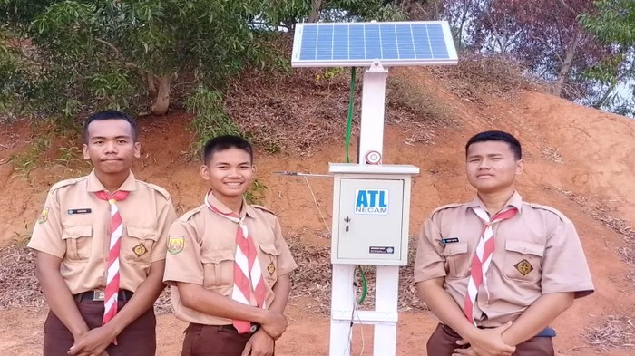Siswa SMK di Purwakarta kembangkan alat pendeteksi tanah longsor.