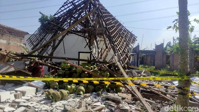 Rumah di Sidoarjo Hancur Akibat Ledakan Tabung Gas