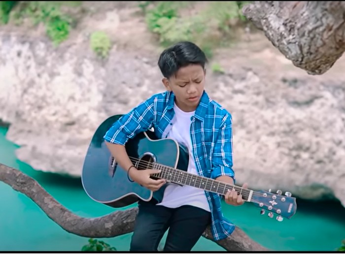 Tangkapan layar lagu Baterno, Farel Prayoga Tangkapan layar lagu Baterno, Farel Prayoga