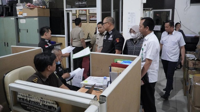 Tim penyidik Pidsus Kejati Sumatera Selatan (Sumsel) menggeledah Kantor ATR/BPN dan Bapeda Palembang, terkait dugaan korupsi penjualan aset Yayasan Batang Hari Sembilan berupa sebidang tanah di Jalan Mayor Ruslan.