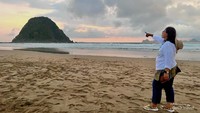 Pantai Pulau Merah.