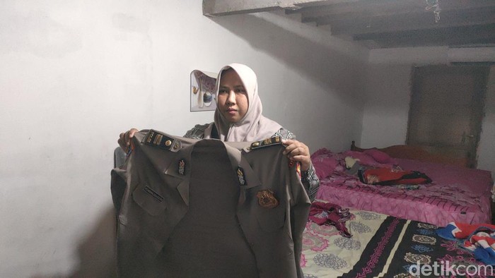 Wanita di Polman menyamar menjadi polwan.