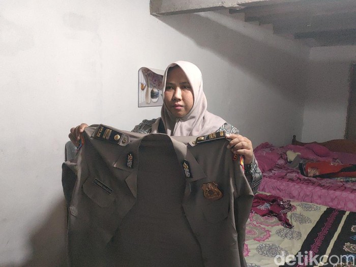 Wanita di Polman menyamar menjadi polwan.