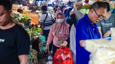 8,5 Juta Warga Kelas Menengah Indonesia Turun Kasta