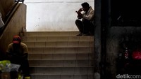 Terlebih, pertumbuhan ekonomi pada triwulan III tahun 2024 diperkirakan sulit mencapai level 5 persen karena salah satu faktor pendorongnya, yakni konsumsi masyarakat, mengalami kelesuan.  