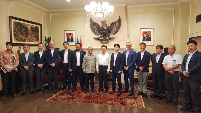 PT Kayan Hydro Energy (PT KHE) telah berinvestasi dalam pembangunan Pembangkit Listrik Tenaga Air (PLTA) Kayan Cascade.