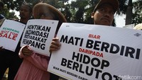 Dalam aksinya mereka memprotes pembangunan Proyek Strategis Nasional (PSN) Rempang Eco City yang dianggap menggusur warga dan tanah adat melayu.