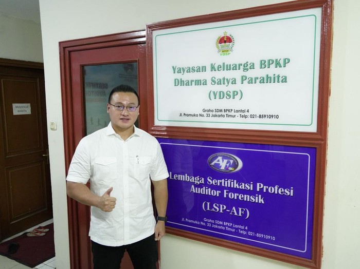 Kenneth, Anggota DPRD Jakarta, Mencetak Prestasi sebagai Auditor Forensik Bersertifikat