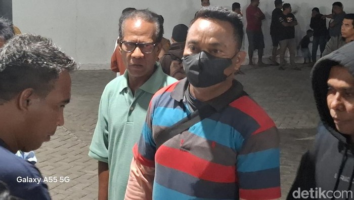 Anggota Satpol PP NTT Albert Solo pelaku penganiayaan terhadap istrinya, Maria Mey, hingga tewas di RSU Leona Kupang. (Yufengki Bria/detikBali).