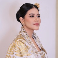 Setelah berhasil menurunkan bobot tubuhnya, Kahiyang kini memang terlihat semakin langsing dan tirus. Pesona wanita 33 tahun itu pun semakin terpancar. Foto: Instagram/@malvava/@ayanggkahiyang