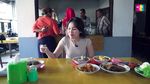 Nostalgia! Ayu Ting Ting Cicip Gabus Pucung Di Warung Masa Kecil