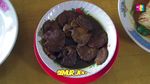 Nostalgia! Ayu Ting Ting Cicip Gabus Pucung Di Warung Masa Kecil