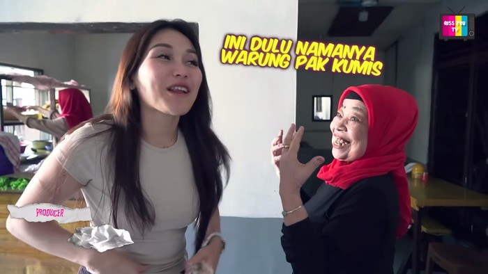 Ayu Ting Ting Cicip Gabus Pucung Di Warung Langganan Masa Kecil Ayu Ting Ting Cicip Gabus Pucung Di Warung Langganan Masa Kecil