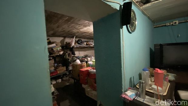 Bunker di Korps Cacad Veteran RI Surabaya yang masih dihuni salah satu anak veteran.