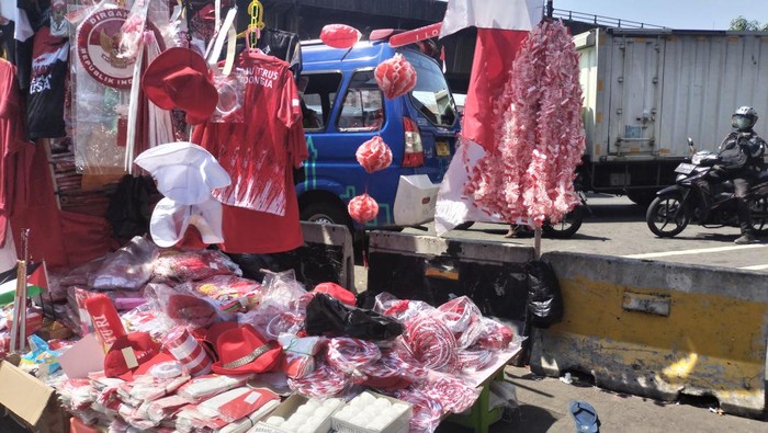 Penjaja Semangat Kemerdekaan di Pasar Asemka Siap Meriahkan HUT RI