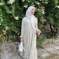 Tak hanya sekali, Intan mengaku sudah berulang kali mendapat KDRT dari suaminya itu. Dan tak hanya itu saja, suaminya pun beberapa kali kedapatan berselingkuh. Selama ini saya bertahan karna anak, ini bukan pertama kalinya saya mengalami KDRT, ada puluhan video lain yang saya simpan sebagai bukti, 5 tahun sudah berumah tangga, banyak nama wanita mewarnai rumah tangga saya, beberapa bahkan teman saya. Sudah berkali-kali saya maafkan, tapi tak pernah terbuka hatinya, ternyata benar, perselingkuhan dan KDRT tidak akan pernah berubah, maafkan saya jika selama ini menutup diri, membuat beberapa konten menyinggung, saya seorang diri tidak pernah membuka aib rumah tangga saya, saya jaga martabatnya, hari ini saya sudah tidak bisa menahan semua sendiri, tulis Intan dalam keterangan unggahannya. Foto: Instagram/@cut.intannabila