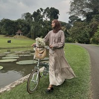 Paras cantik Intan pun tak kalah mencuri atensi. Beberapa menyebut kecantikannya mirip dengan artis Shireen Sungkar. Foto: Instagram/@cut.intannabila