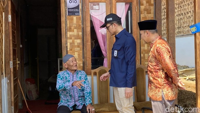 Dahlan, salah seorang warga penyintas pergerakan tanah yang menerima huntap dari BPKH RI.