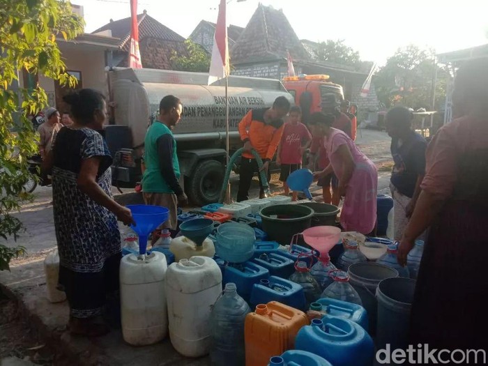 dampak kekeringan membuat krisis air bersih di lamongan