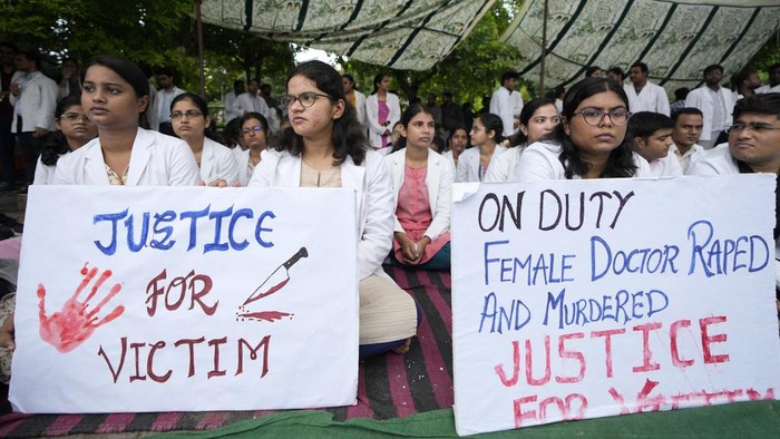 Junior doctors at the Government Swaroop Rani Nehru Hospital protesting against the rape and murder of a medic in Kolkata last week, hold placards in Prayagraj, Uttar Pradesh, India, Tuesday, Aug.13, 2024.(AP Photo/Rajesh Kumar Singh)